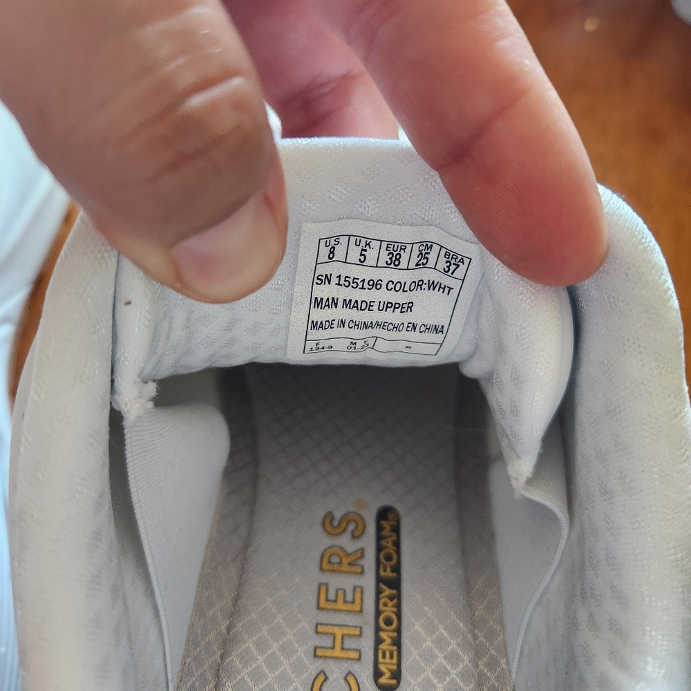 White and rose gold sketchers sz8